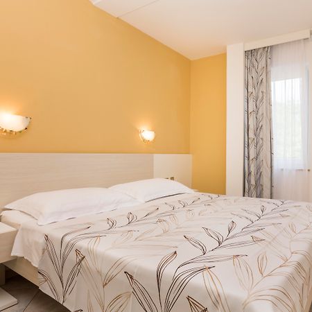 Apartments Amfora Plava Laguna Umag Exterior photo