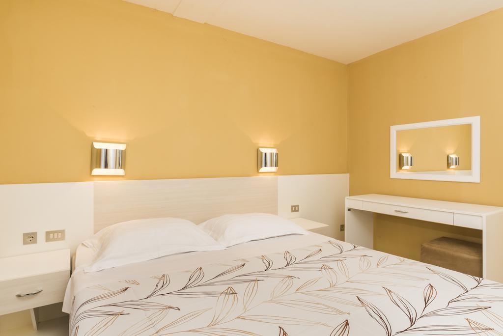 Apartments Amfora Plava Laguna Umag Room photo