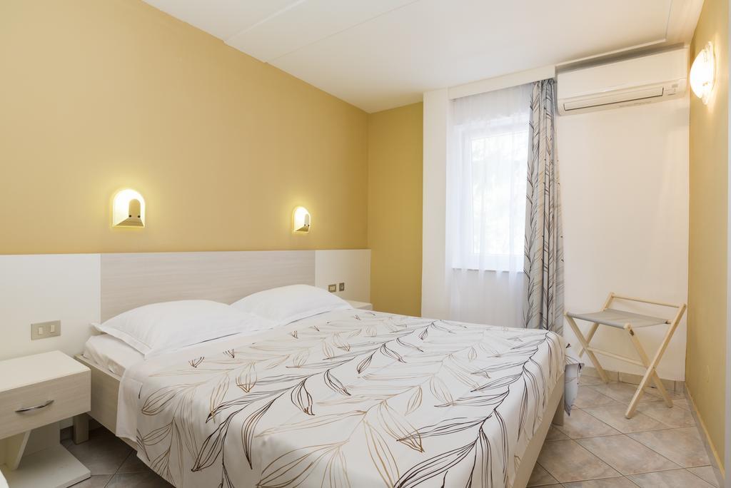 Apartments Amfora Plava Laguna Umag Exterior photo