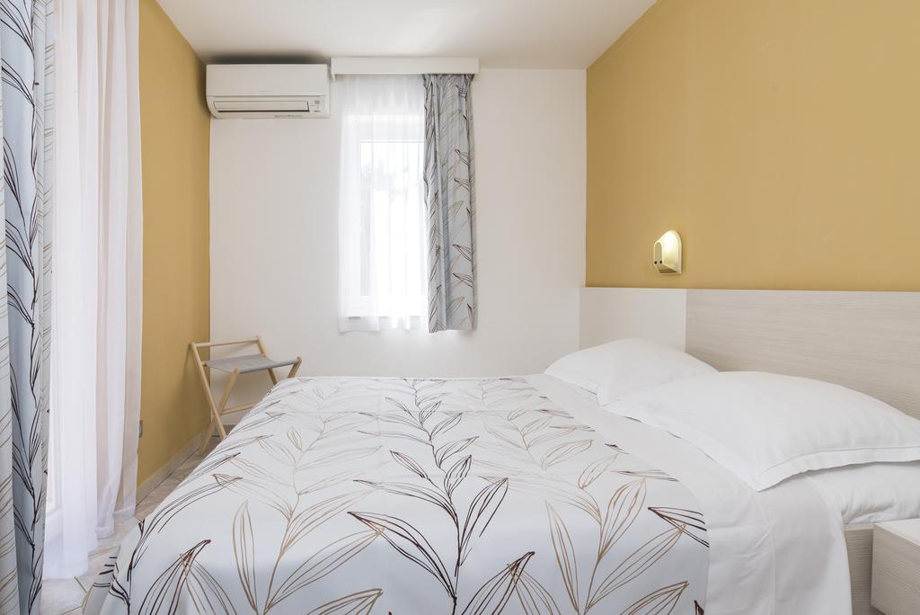 Apartments Amfora Plava Laguna Umag Room photo