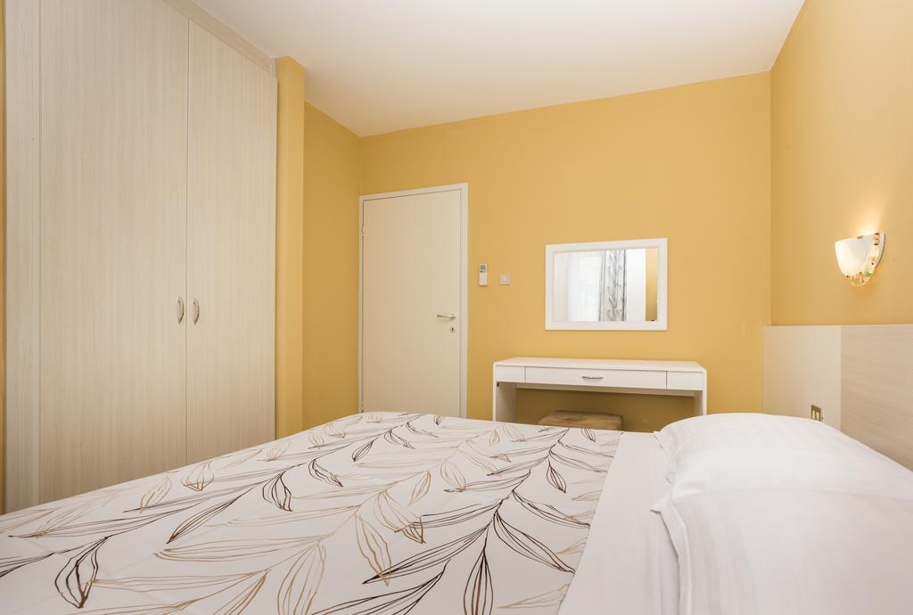 Apartments Amfora Plava Laguna Umag Room photo